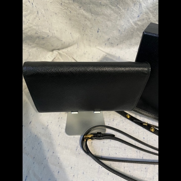 Prada Saffiano Clutch / Wallet on Chain - Picture 4 of 9